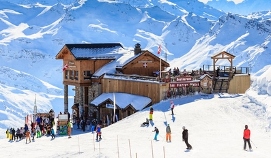 Europe Ski Resorts Struggle to Stay Open in Warm Winter